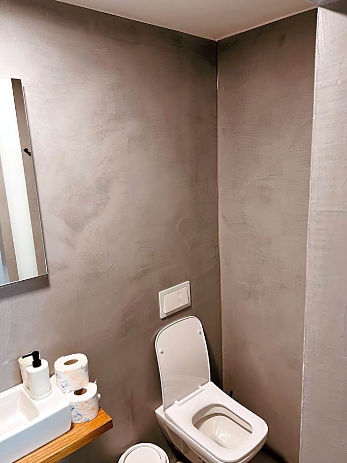 PJ Hotel Cerklje - 5min to Airport - Free Parking