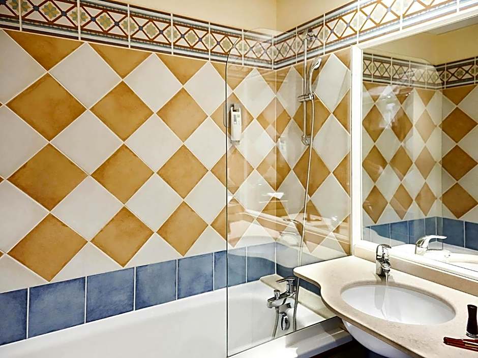 ibis Styles Arles Palais des Congrès