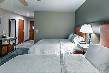 2 Queens Mobility Access W/tub Nonsmoking