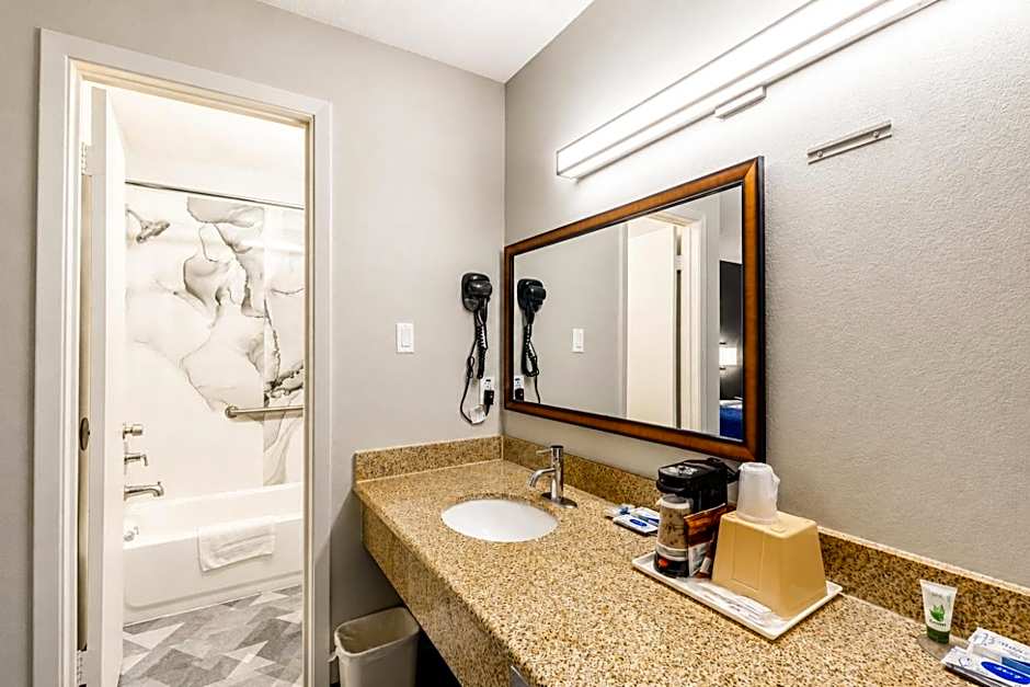 Freer Executive inn and Studios