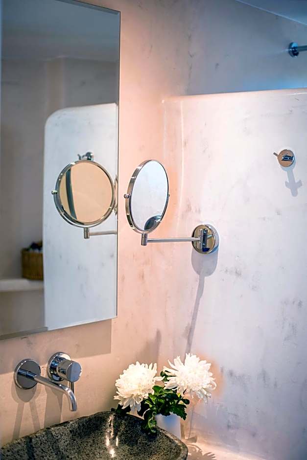 Melidron Hotel & Suites