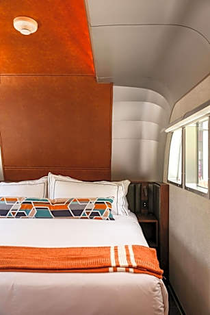 Queen Bed Backstage Trailer - Accessible