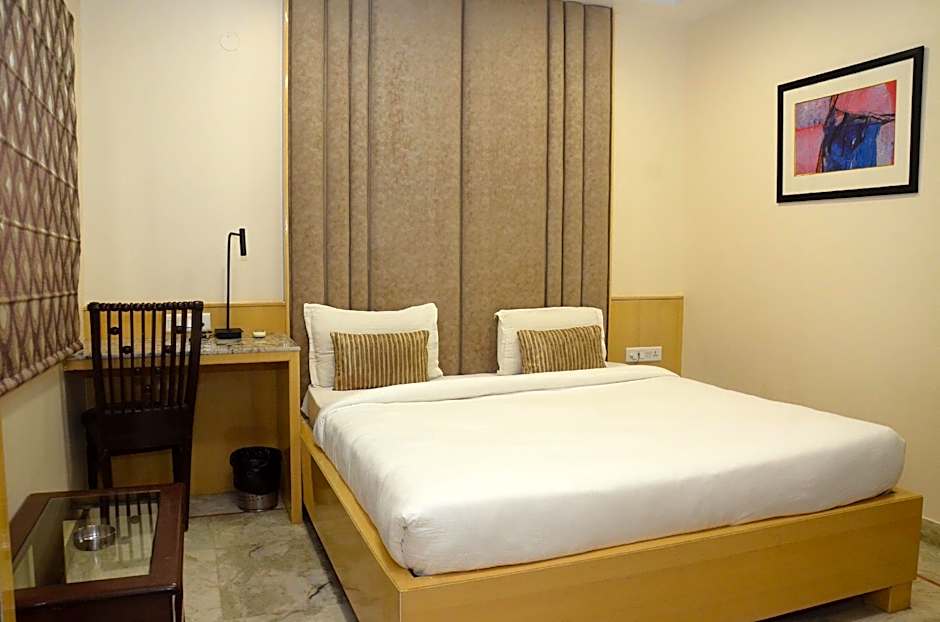  Hotel Crystal Residency