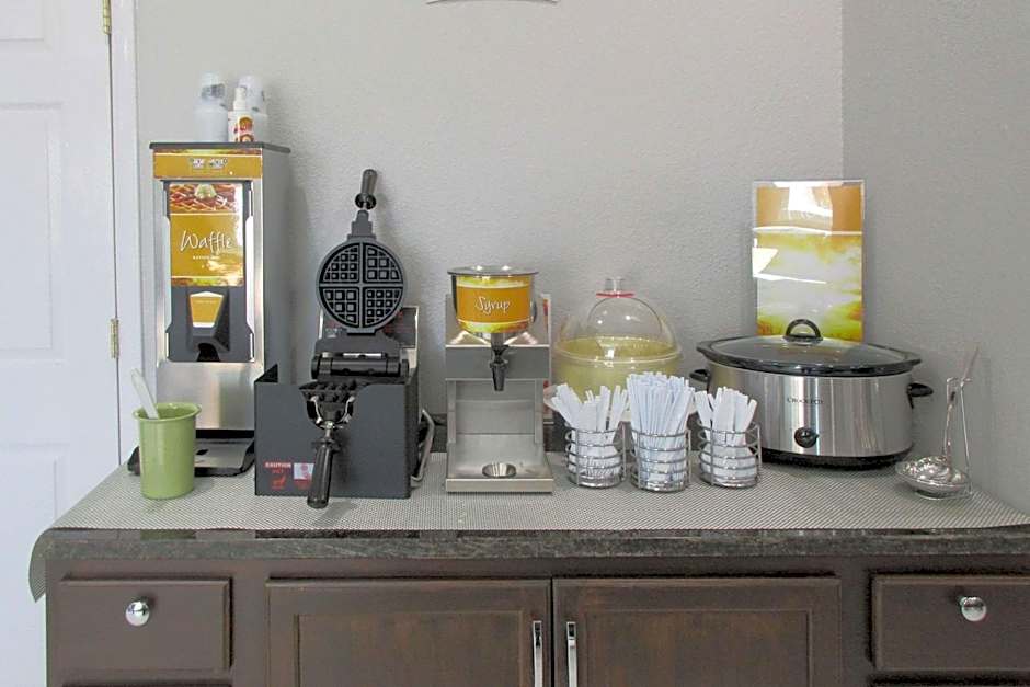 Quality Inn & Suites Cincinnati Uptown Norwood