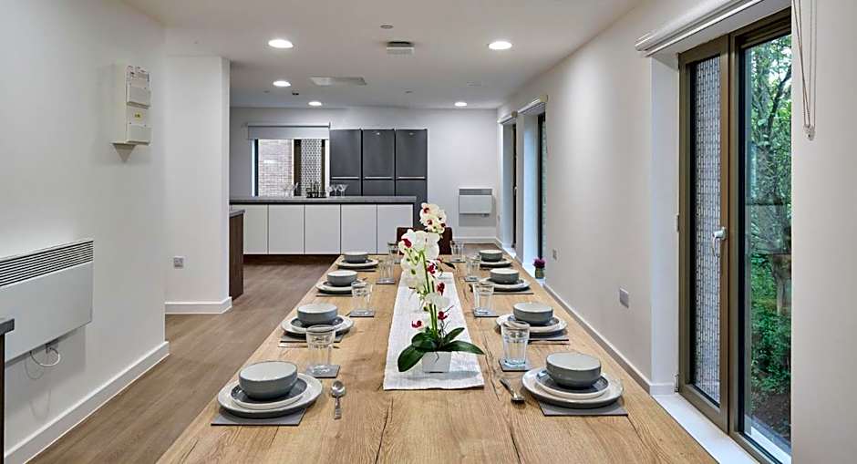 For Students Only The Oaks in Coventry