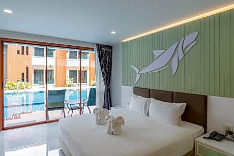 Deluxe Pool Access Room