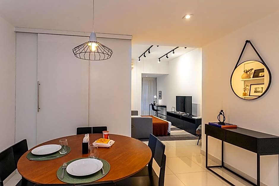 Apartamento Moderno a 300 m da Praia do Leblon