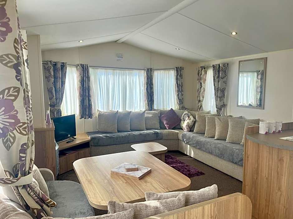 Red Deer Village Holiday Park - 3 Bedroom, Self-Catering Holiday Home