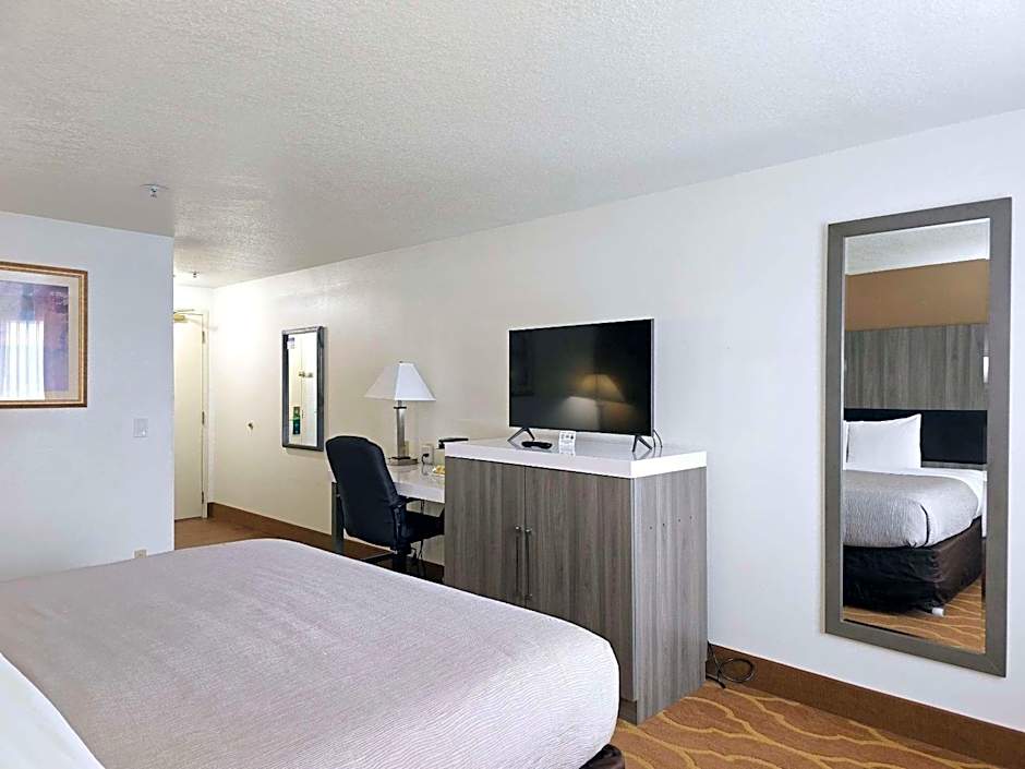 Quality Inn & Suites Longview Kelso