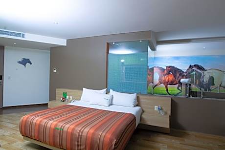 King Suite with Spa Bath