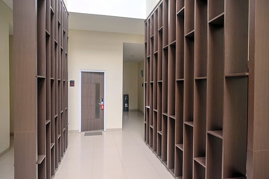 RedDoorz Plus near UMS Solo 2