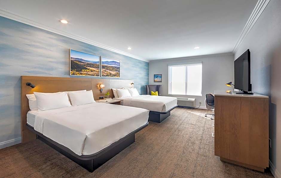 Photo 1 of 6 of Deluxe 1 Queen Bed Suite