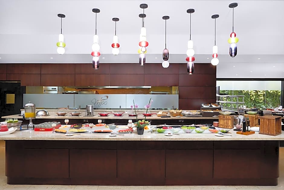 Renaissance by Marriott Caracas La Castellana Hotel