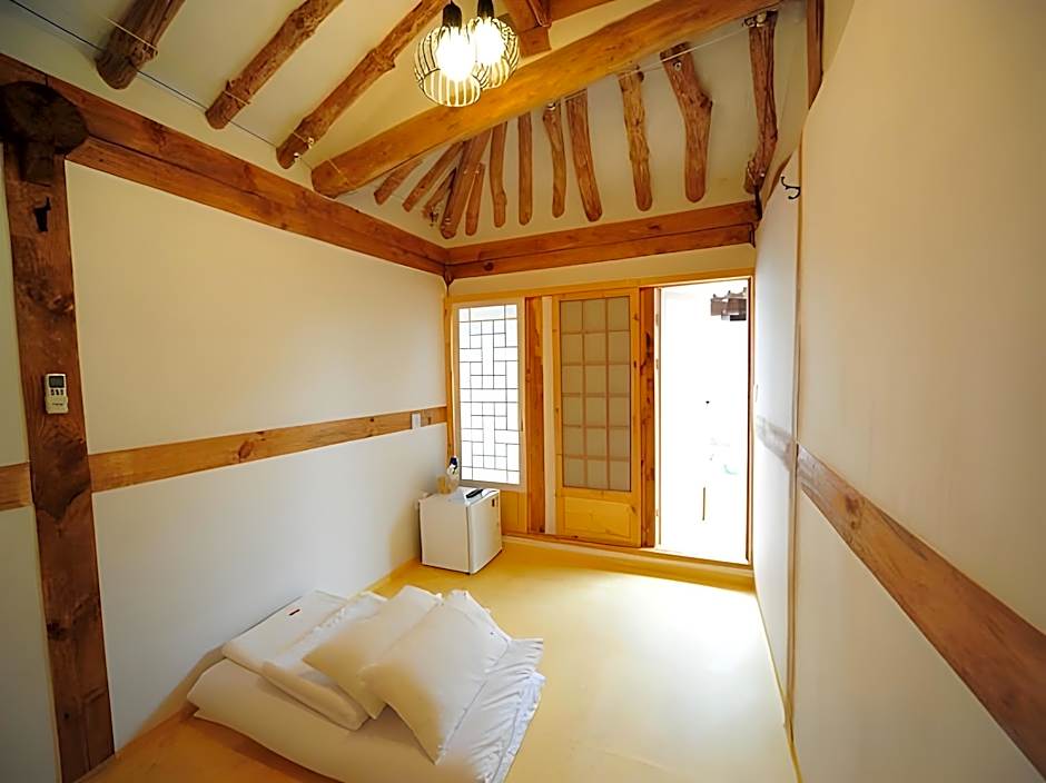 Gaeunchae Hanok Guesthouse Jeonju