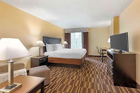 King Room with Bath Tub - Mobility Accessible/Non-Smoking