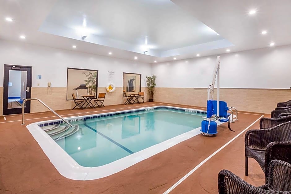 Holiday Inn Express & Suites - Albany Airport - Wolf Road, an IHG Hotel