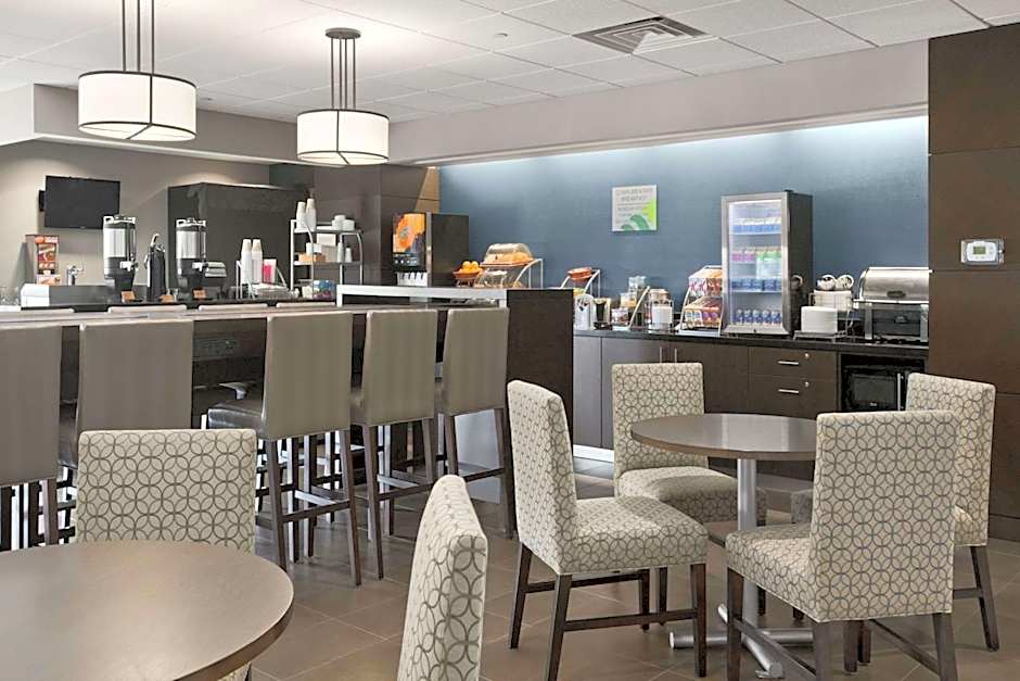 Wingate by Wyndham Bismarck