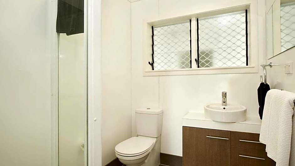 Hananui Lodge and Apartments