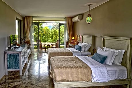 Deluxe Twin Room with Pool Access