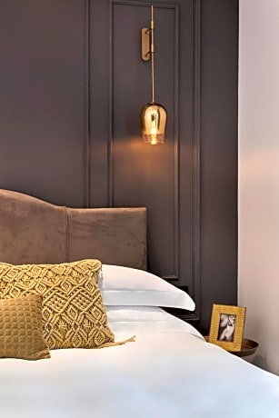 Small Classic Room