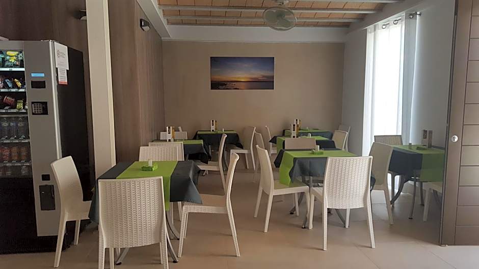 HOTEL ISLA PLANA