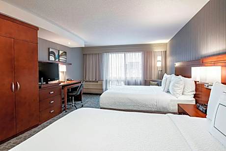 Queen Room with Two Queen Beds and Bathtub - Mobility Access/Hearing Accessible