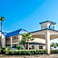 Days Inn & Suites by Wyndham Winnie