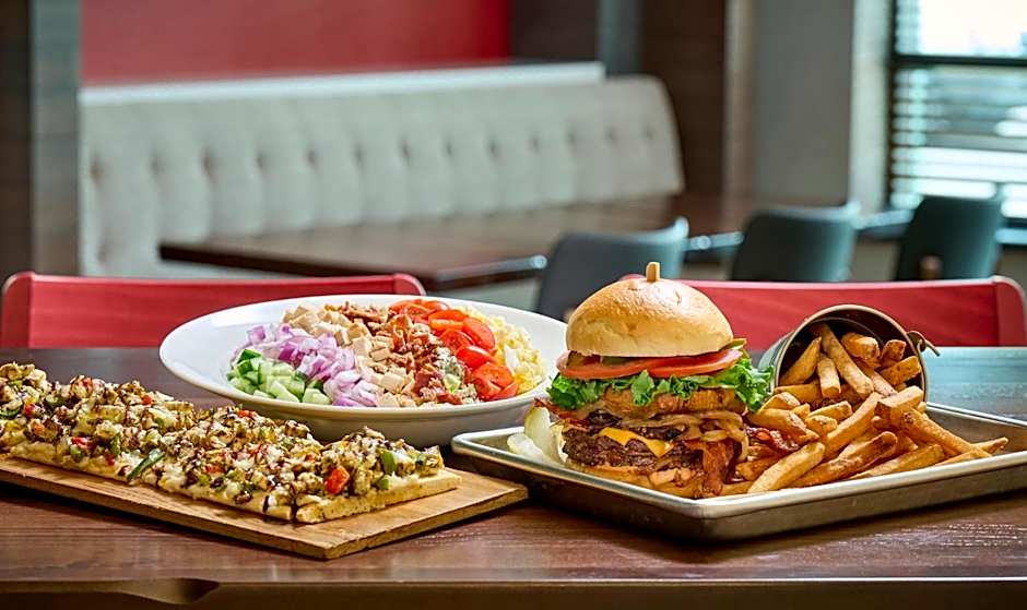 Holiday Inn & Suites Oakville at Bronte By IHG