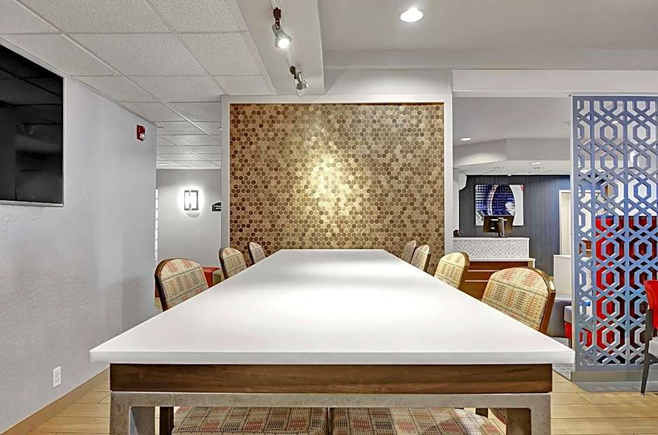 Executive Residency by Best Western Navigator Inn & Suites 