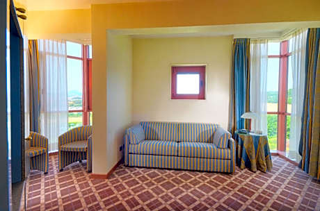 Family Room (2 Adults + 2 Children)