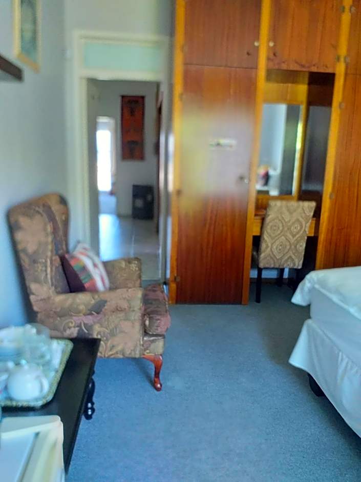 Kwa-Dlamathe Guesthouse