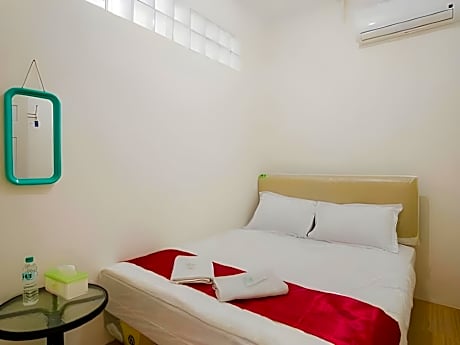 Capsule Business Room