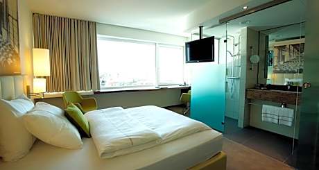 Business Queen Room with One Queen Bed