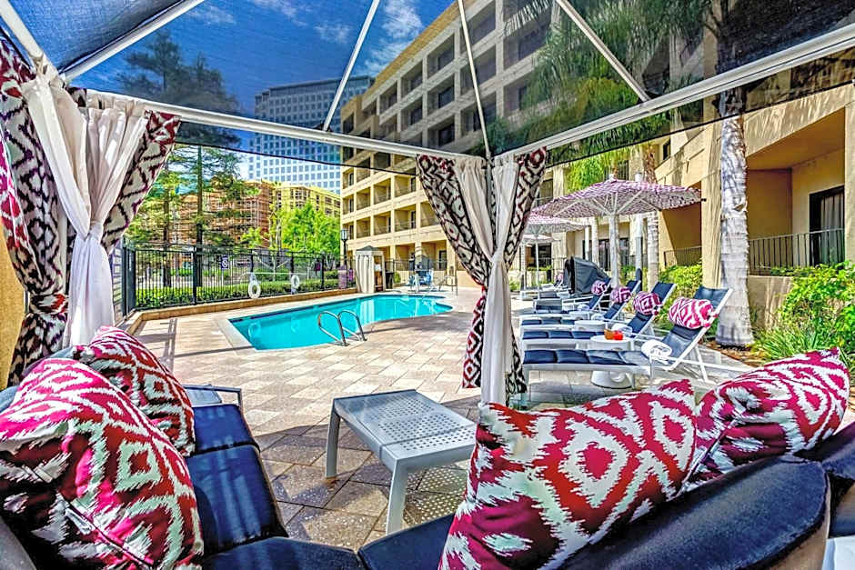 Avenue of the Arts Costa Mesa, a Tribute Portfolio Hotel