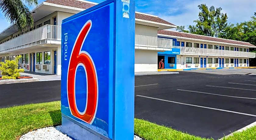 Motel 6 Dania Beach, FL