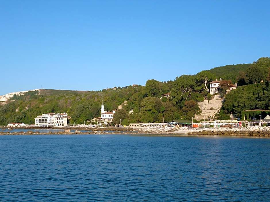 Ahilea Hotel - Free Pool Access