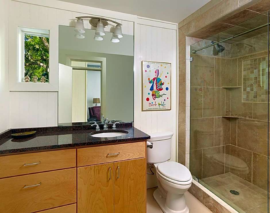 Folly Vacation 620 apartment w/bonus room, one block to the beach & pet friendly