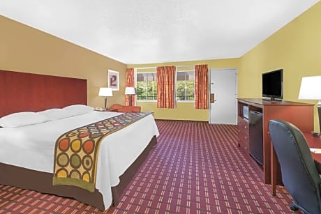 1 King Bed Deluxe Room Non-Smoking