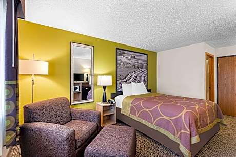 1 Queen Bed Accessible Room Non-Smoking