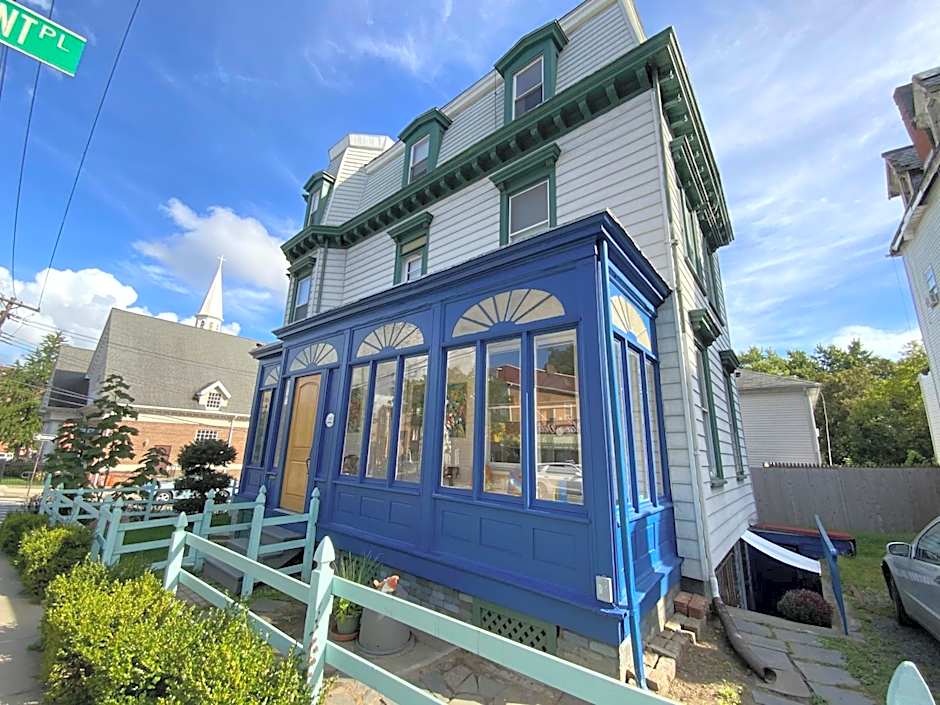 Fort Pl B&B and Gallery