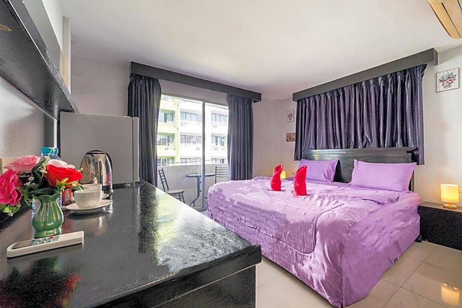 Abunawas Merry Inn at Walking Street