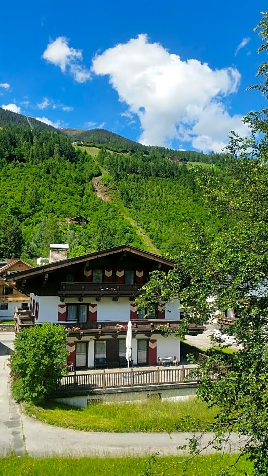 Bhome Gästehaus b&b / Apartments