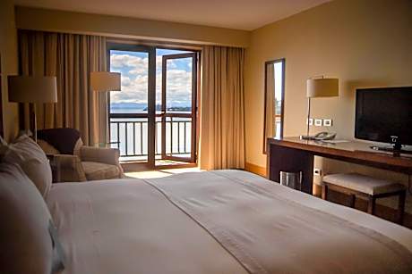 King Studio Suite with View - Non-Smoking