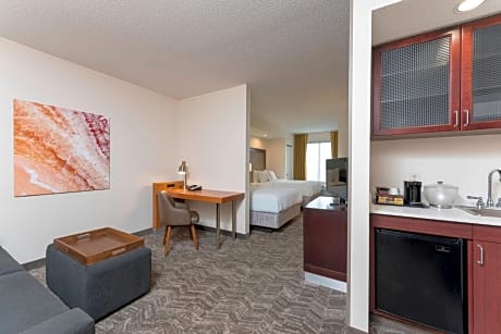 Suite with Two Double Beds and Trundle Bed - Hearing Accessible