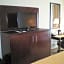 Holiday Inn Express Hotel & Suites Beaumont Northwest By IHG