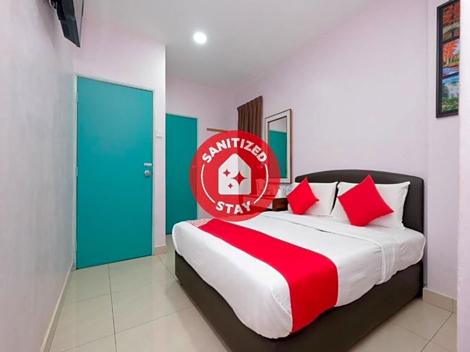 OYO 89877 Sun Triang Hotel