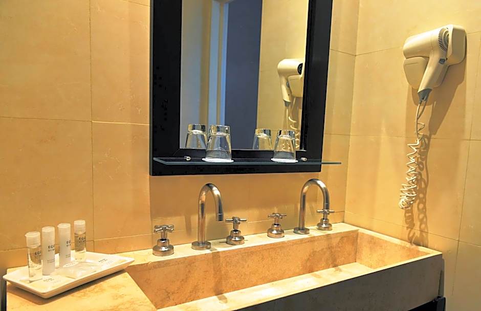 Rochester Hotel Classic