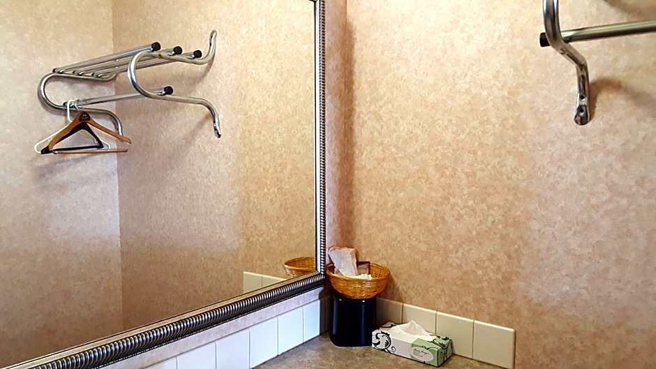 Atrium Inn & Suites