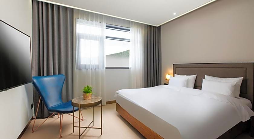 N Bridge Hotel
