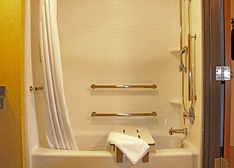 Holiday Inn Express & Suites Bakersfield Airport By IHG